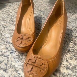 Tory Burch Sally Wedge Pumps - Size 8.5